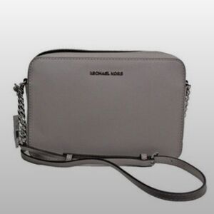 EUC Gray Michael Kors Jet Set East West crossbody